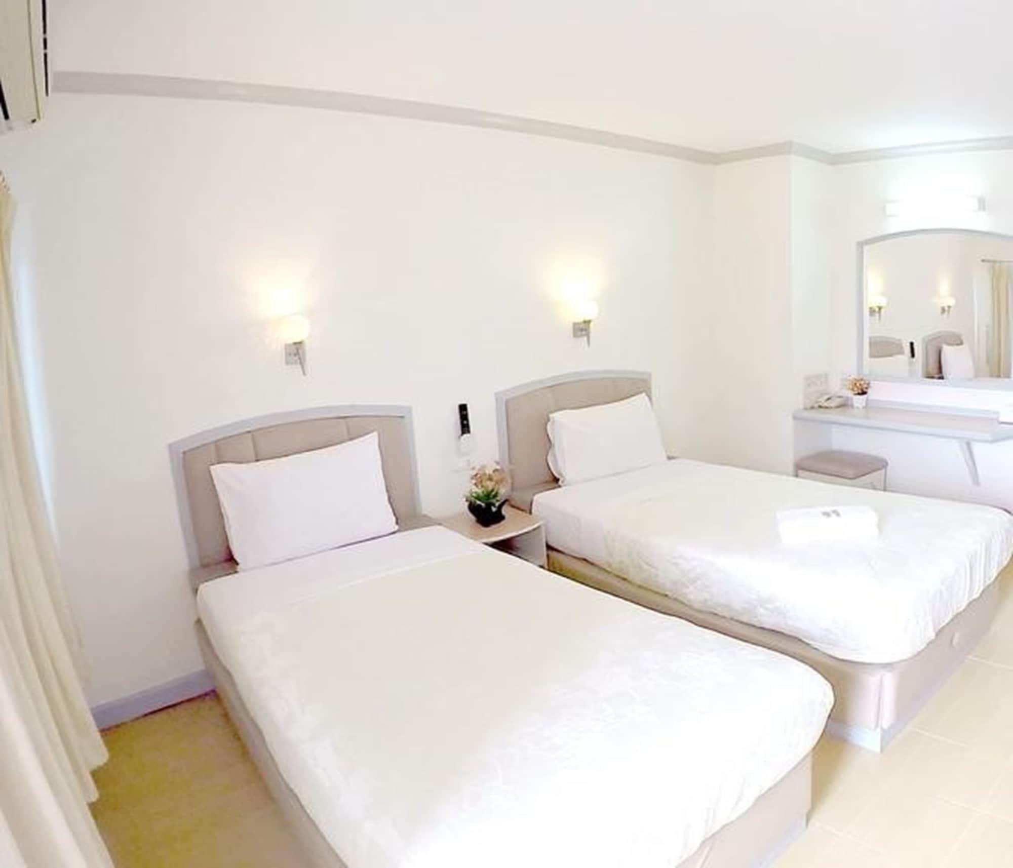 P.A. Place Hotel Nakhon Sawan Exterior photo