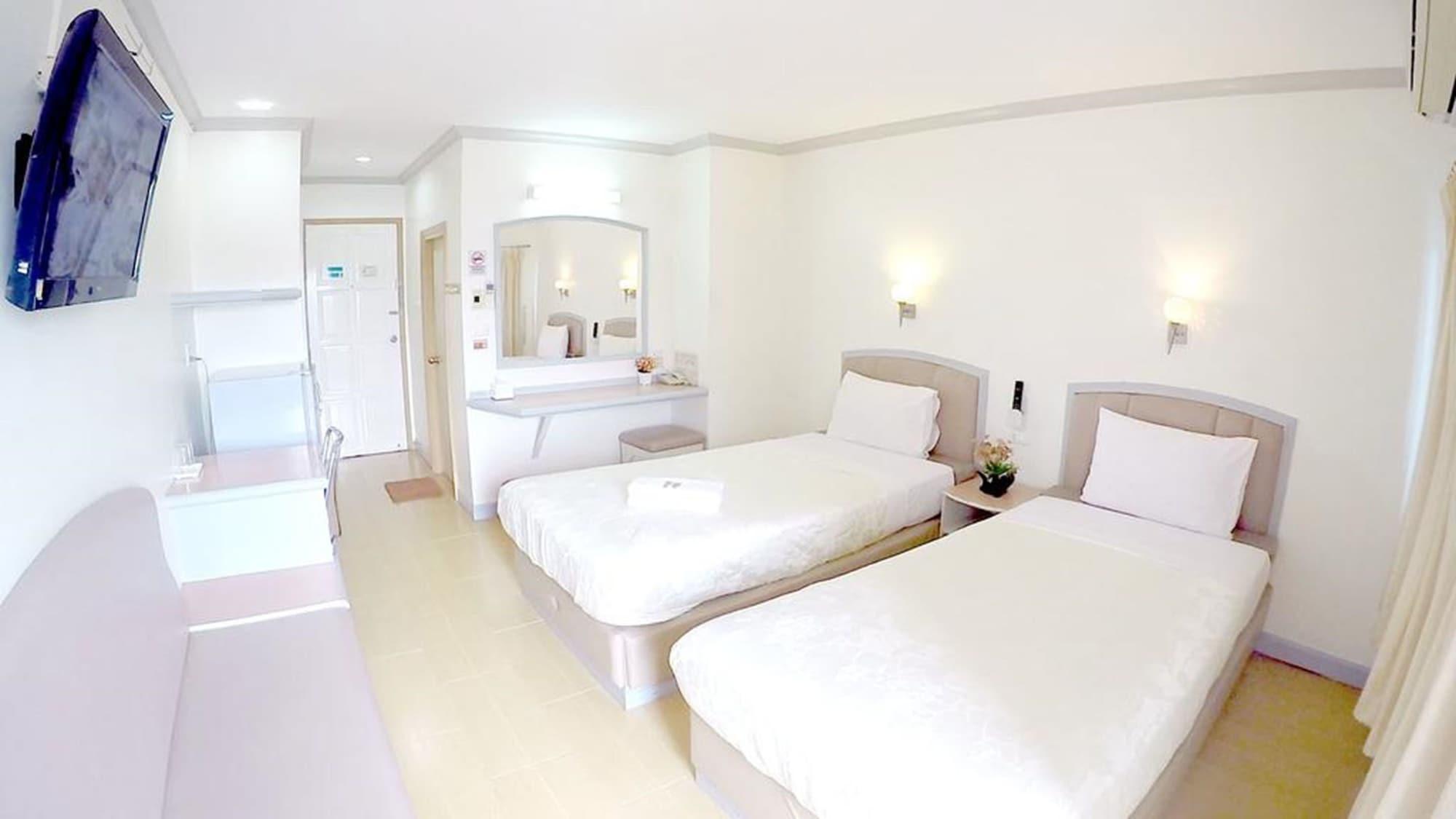P.A. Place Hotel Nakhon Sawan Exterior photo