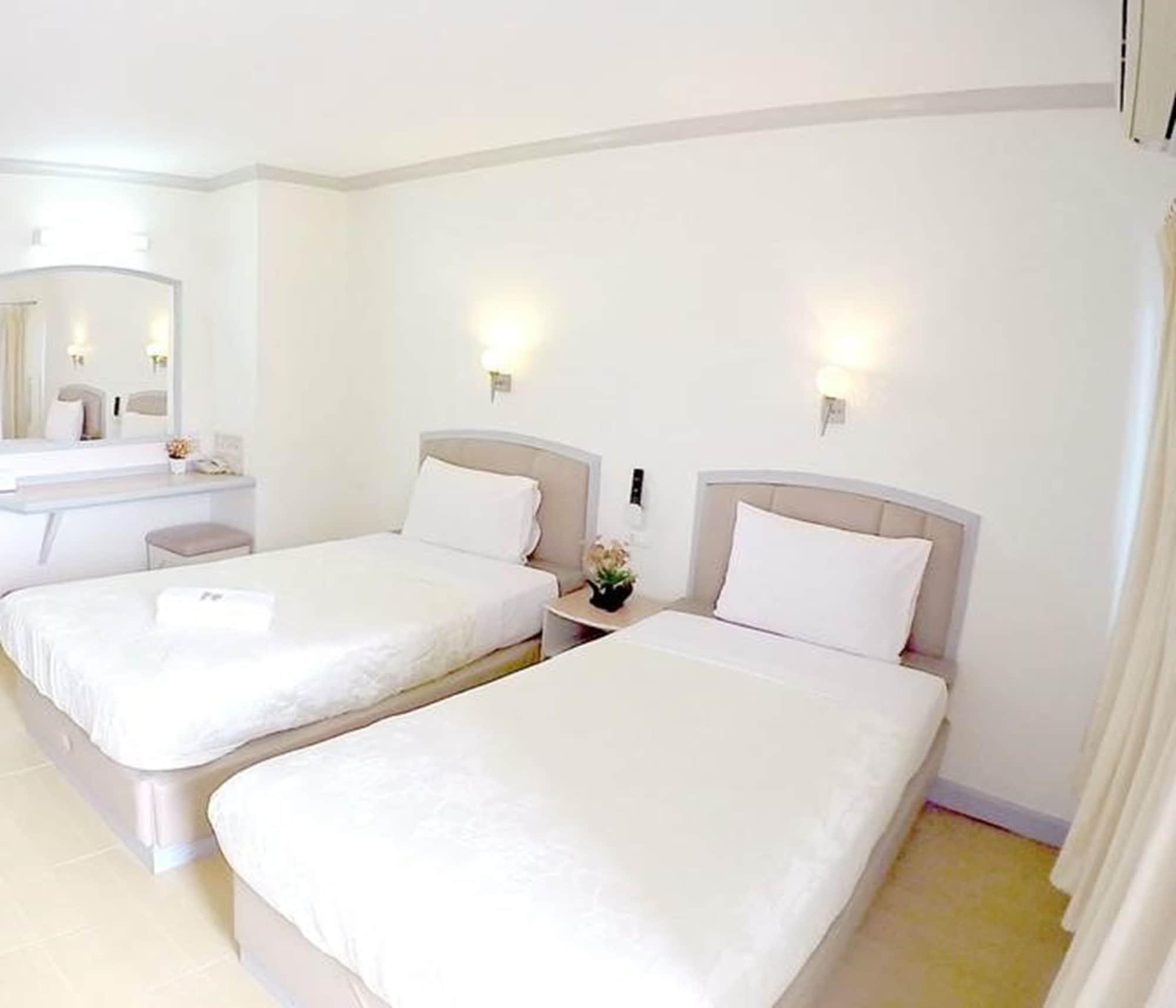 P.A. Place Hotel Nakhon Sawan Exterior photo