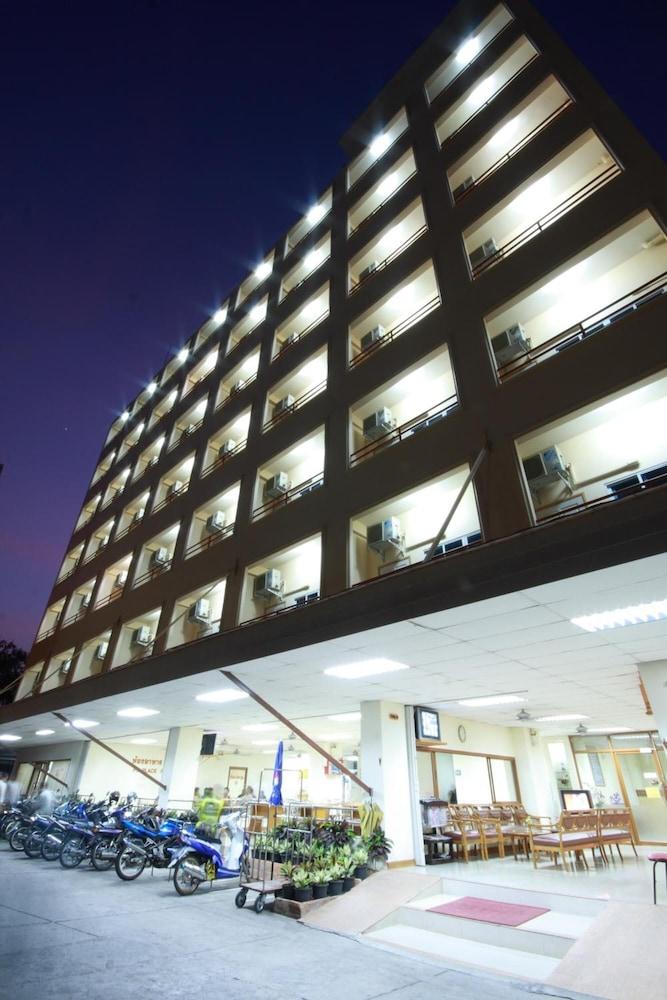 P.A. Place Hotel Nakhon Sawan Exterior photo