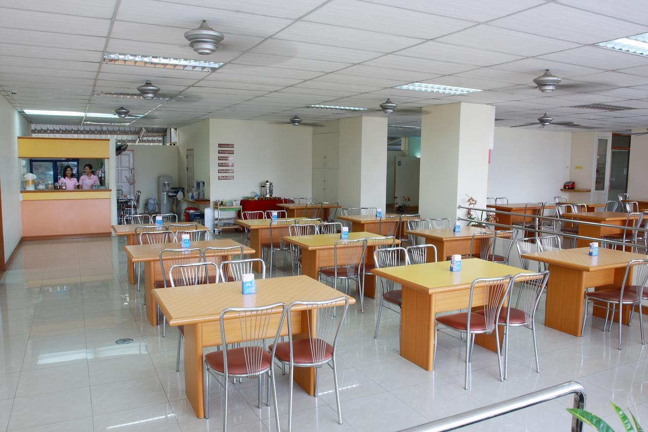P.A. Place Hotel Nakhon Sawan Exterior photo