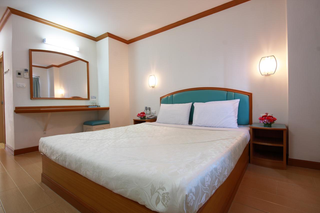 P.A. Place Hotel Nakhon Sawan Exterior photo