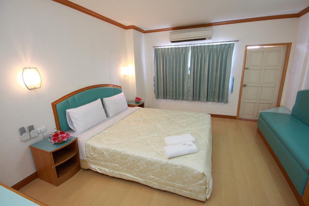 P.A. Place Hotel Nakhon Sawan Exterior photo