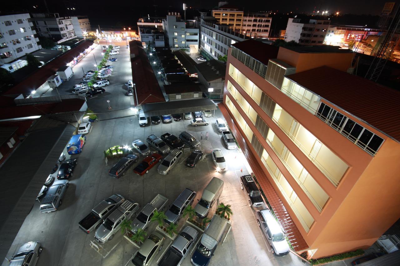 P.A. Place Hotel Nakhon Sawan Exterior photo