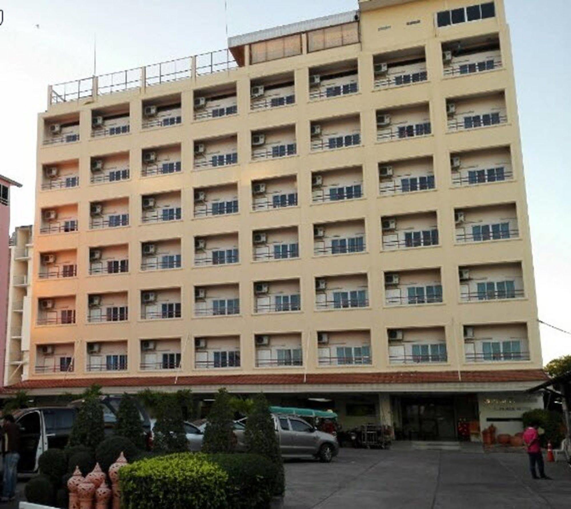 P.A. Place Hotel Nakhon Sawan Exterior photo