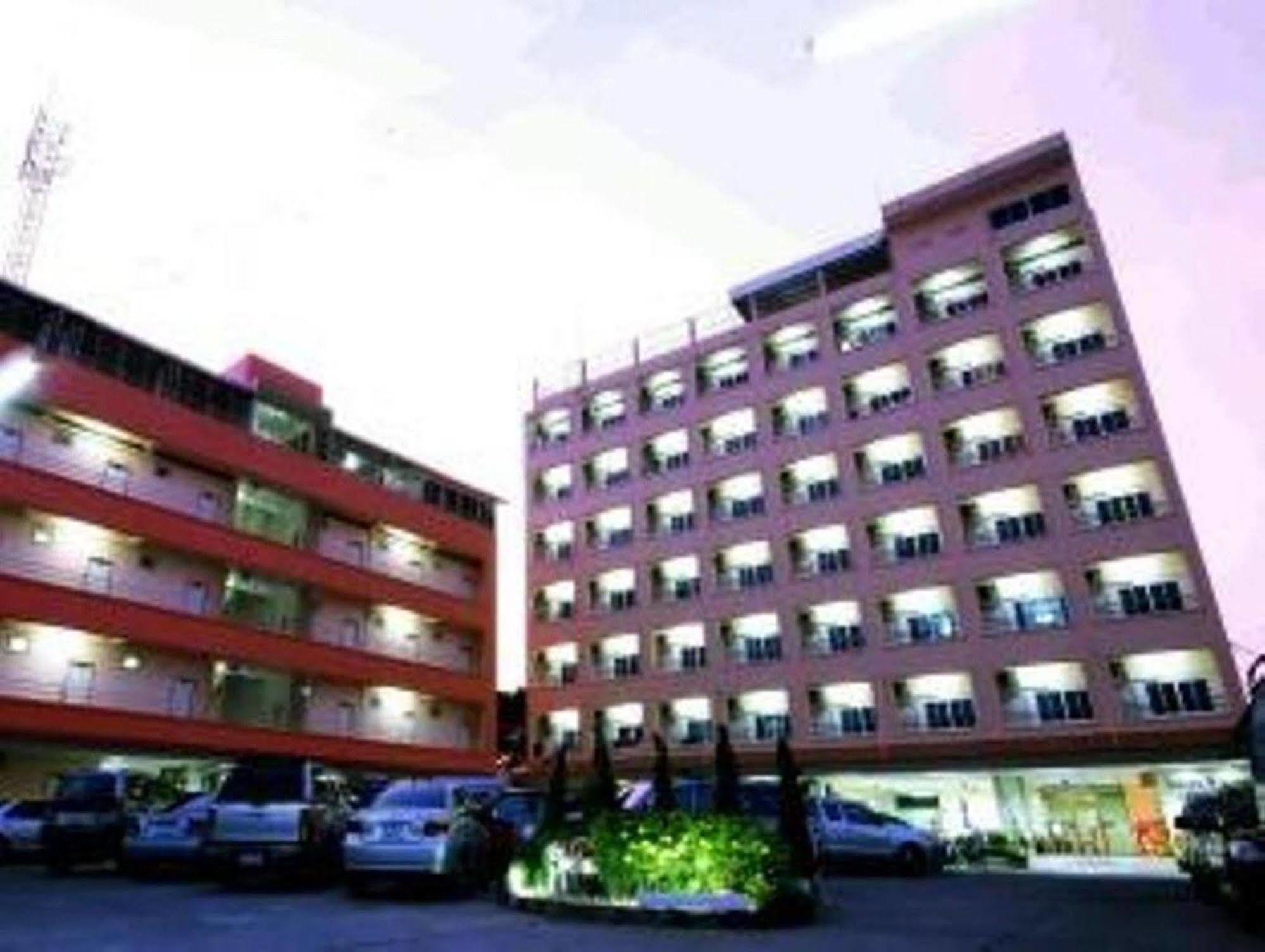 P.A. Place Hotel Nakhon Sawan Exterior photo