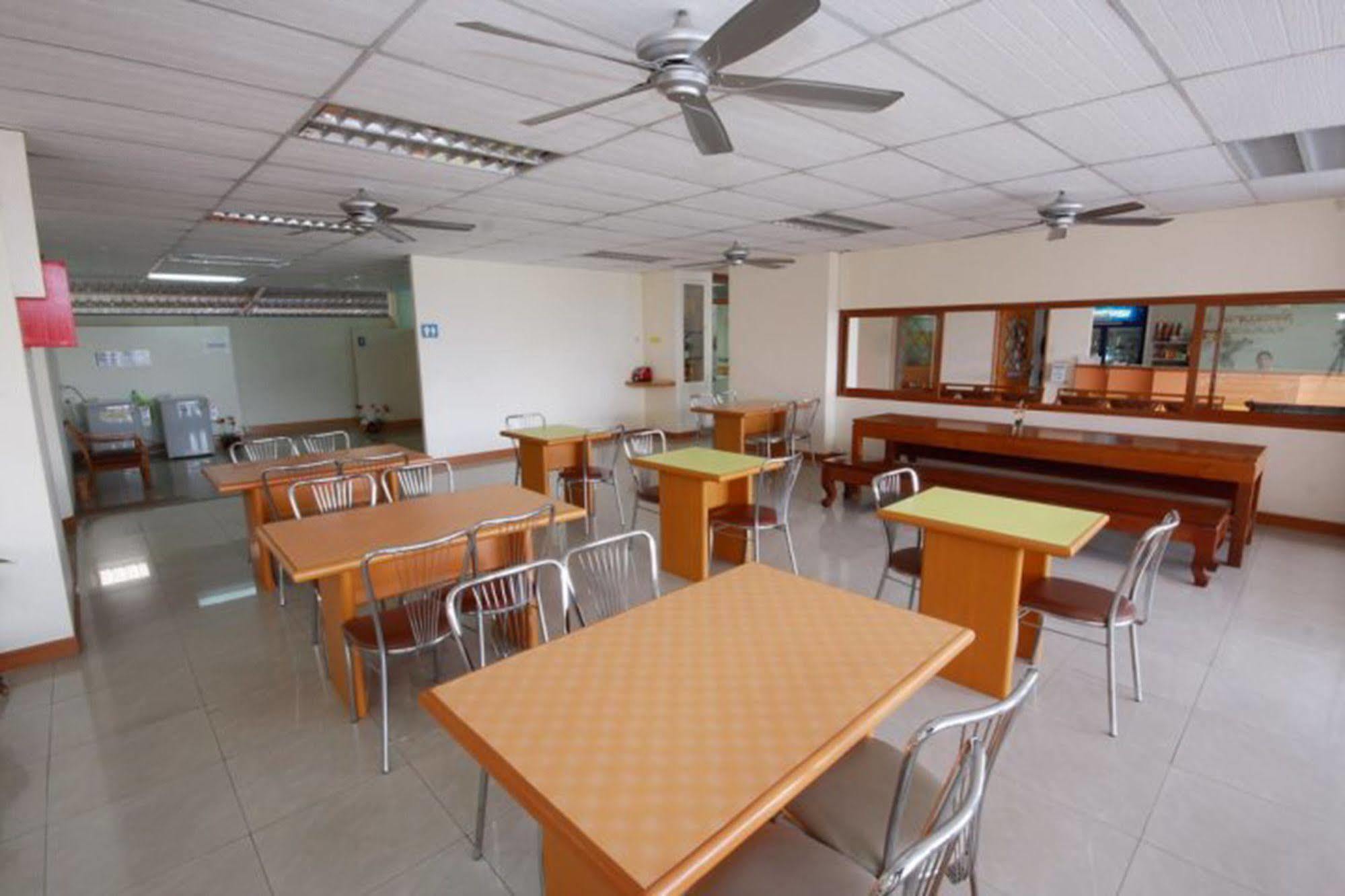 P.A. Place Hotel Nakhon Sawan Exterior photo