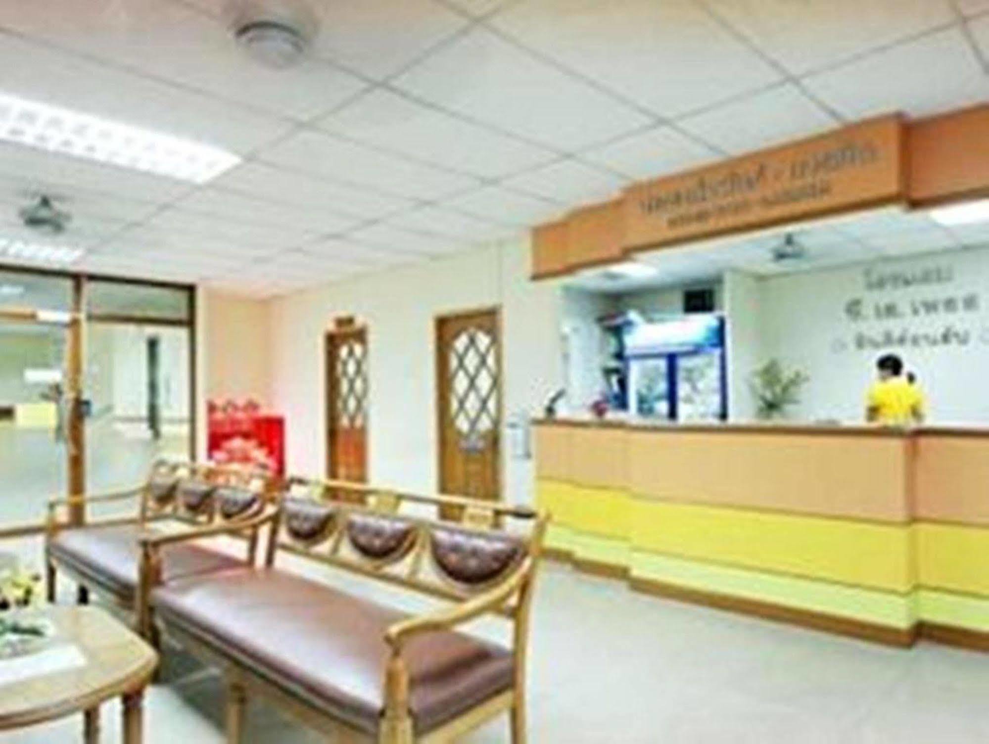 P.A. Place Hotel Nakhon Sawan Exterior photo