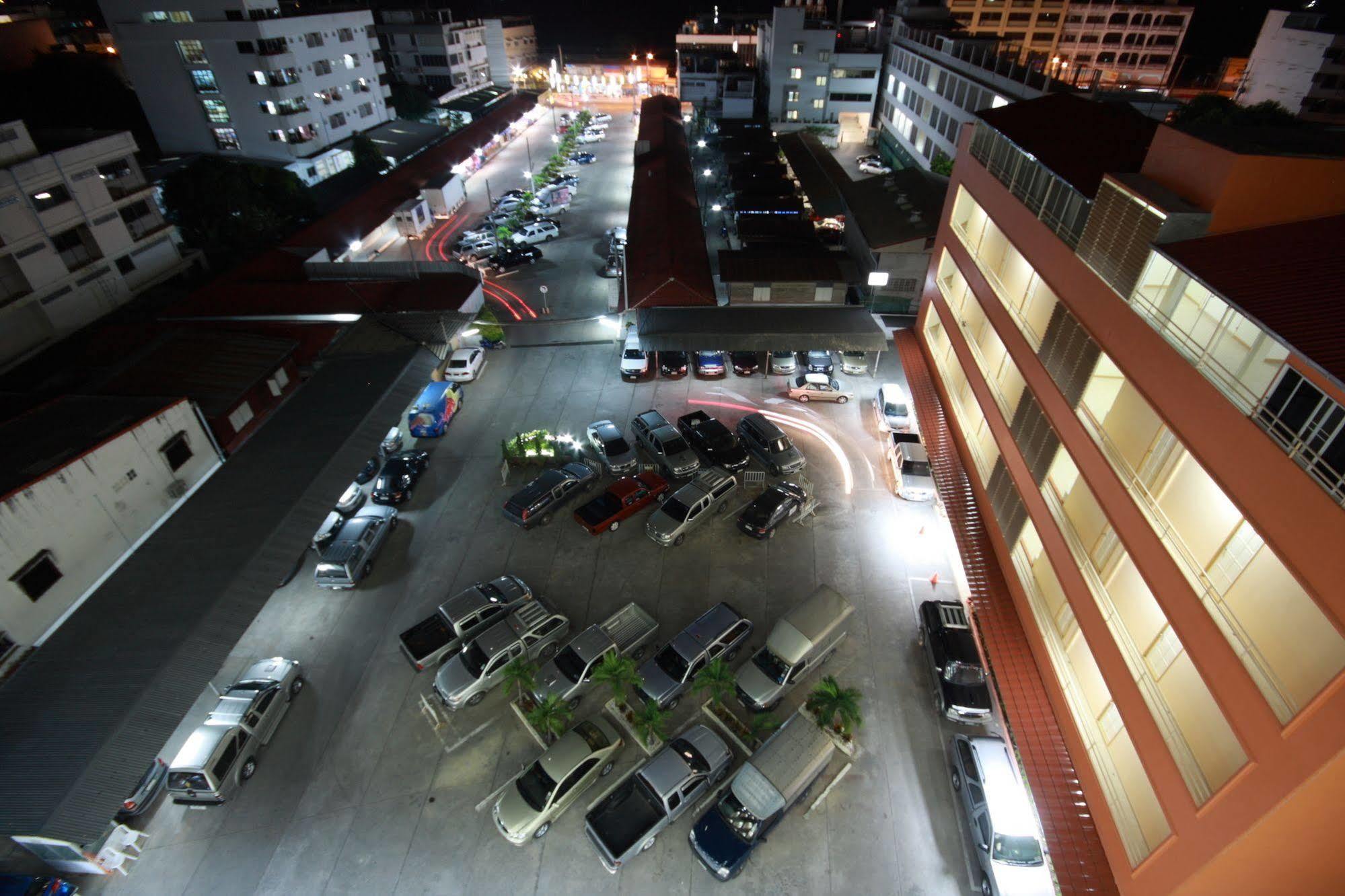 P.A. Place Hotel Nakhon Sawan Exterior photo