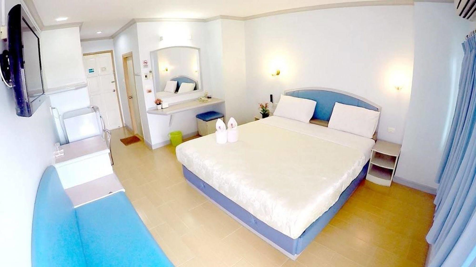 P.A. Place Hotel Nakhon Sawan Exterior photo